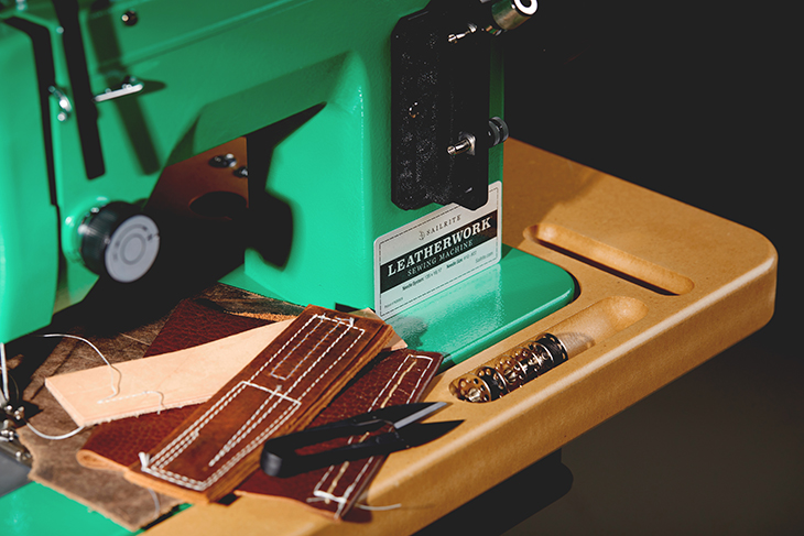 This video will show you how to set up and assemble your Leatherwork Sewing Machine.